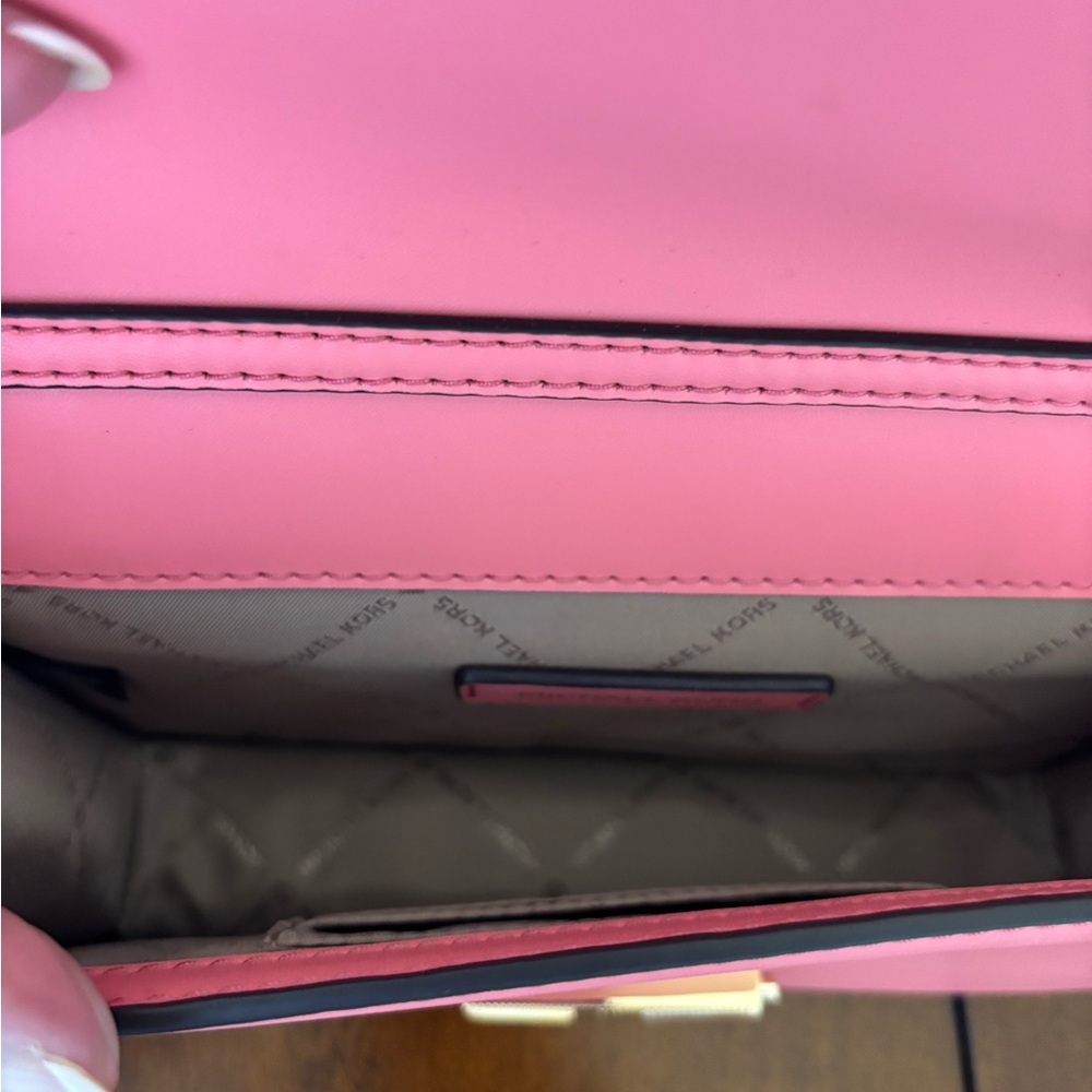 Michael Kors Pink Leather Crossbody with Gold Chain Strap NWT - Picture 5 of 6
